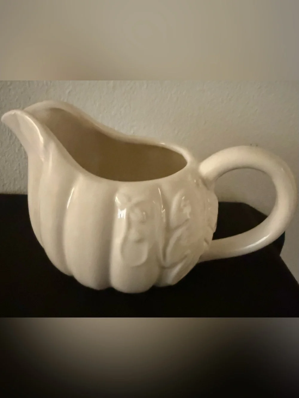 Avon Vintage Autumn Romance Pumpkin Gravy Boat. Circa 1990s. 24oz